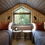 Cozy Modern With Electric Car Charging, Sauna And Fireplace *